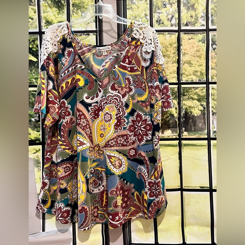 Women’s Stem & Vine  plus size swing blouse.  Size 3x.  Burgundy Paisley.